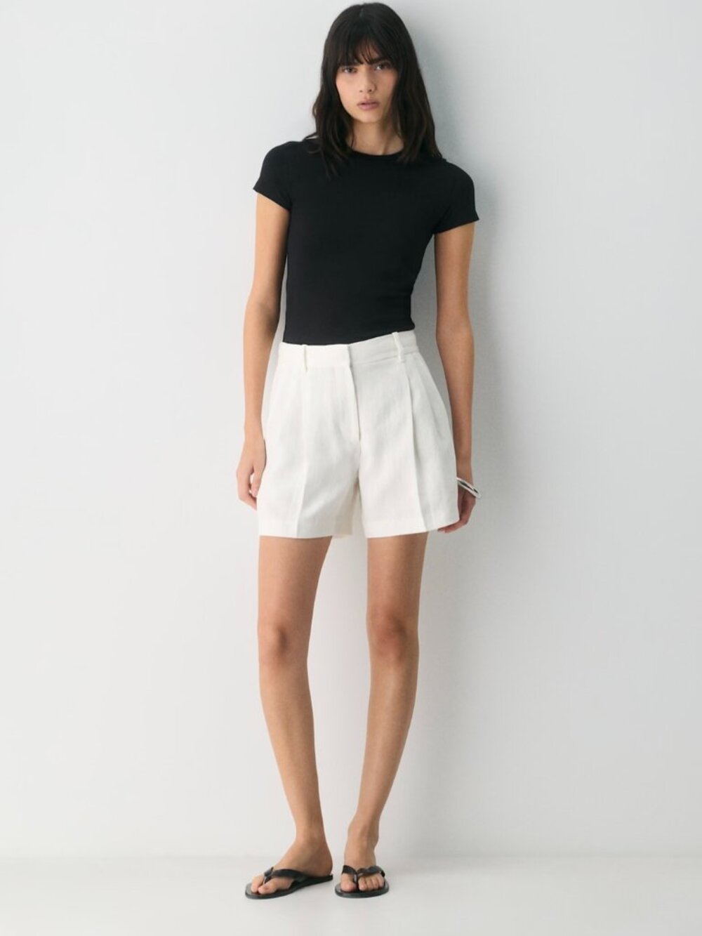 Aritzia The Effortless Short Mid-Thigh Size 0 White PowerLinen $110